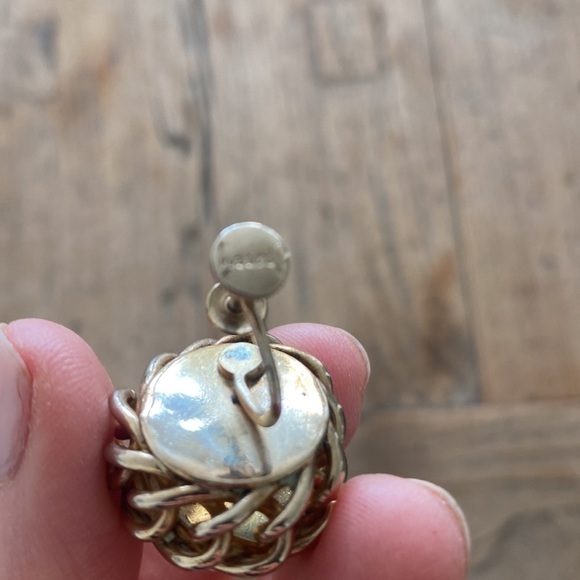 Vintage Sperry Screw-On Earrings - Picture 6 of 7